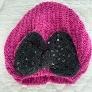 BETSEY JOHNSON- Sequin bow beanie